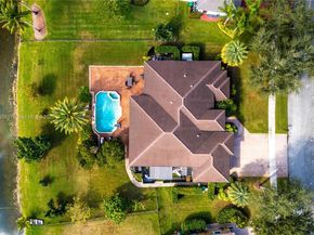 13372 SW 40th St, Davie FL 33330