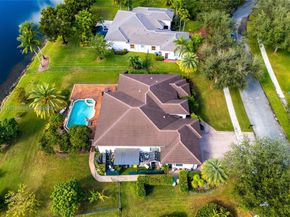 13372 SW 40th St, Davie FL 33330