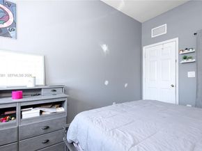 685 SE 37th Pl, Homestead FL 33033