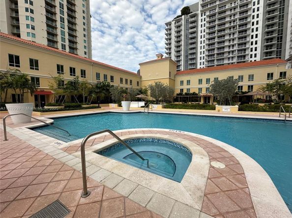 7350 SW 89th St 602S, Miami FL 33156