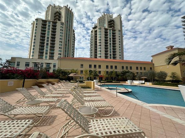 7350 SW 89th St 602S, Miami FL 33156