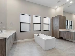 9065 W Parkland Bay Trl, Parkland FL 33076