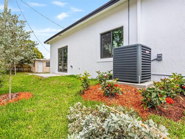 2536 NW 15th St, Fort Lauderdale FL 33311