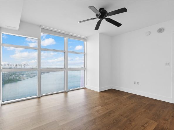 50 Biscayne Blvd 4008, Miami FL 33132