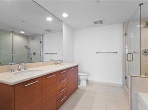 50 Biscayne Blvd 4008, Miami FL 33132