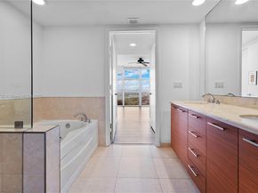 50 Biscayne Blvd 4008, Miami FL 33132
