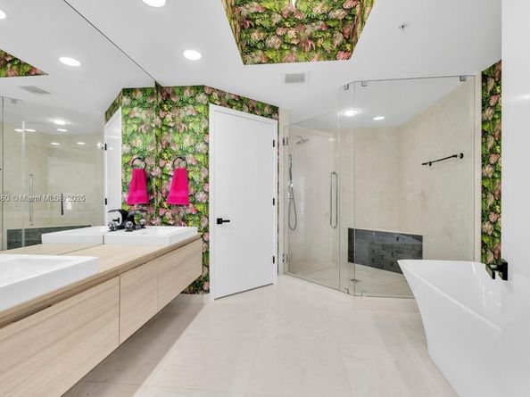 17111 SE Biscayne Blvd 909, North Miami Beach FL 33160