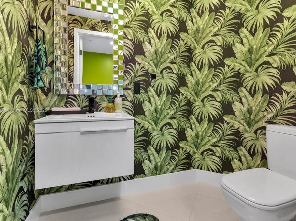 17111 SE Biscayne Blvd 909, North Miami Beach FL 33160