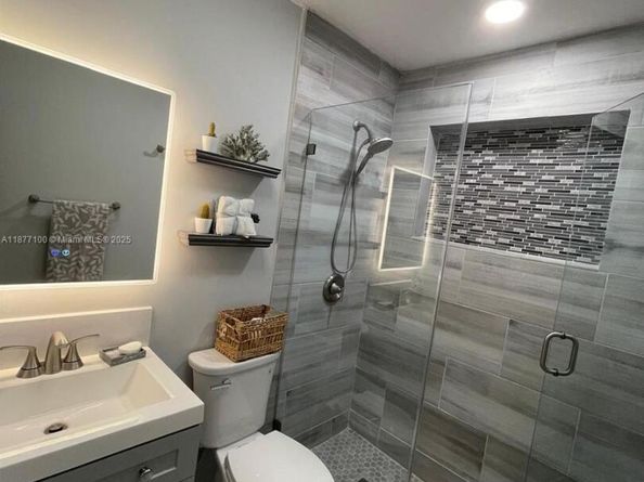 6105 Funston St, Hollywood FL 33023