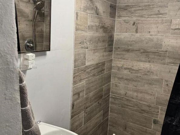 6105 Funston St, Hollywood FL 33023