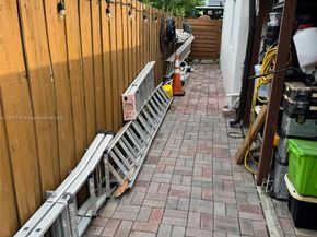 6105 Funston St, Hollywood FL 33023