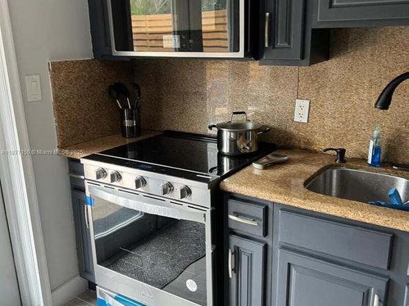 6105 Funston St, Hollywood FL 33023