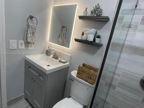 6105 Funston St, Hollywood FL 33023