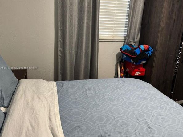 6105 Funston St, Hollywood FL 33023