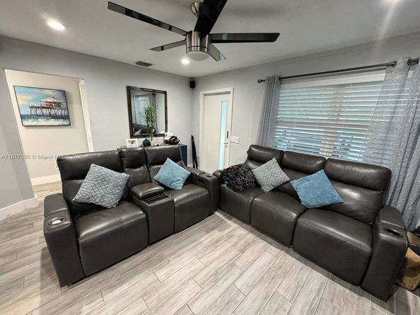 6105 Funston St, Hollywood FL 33023