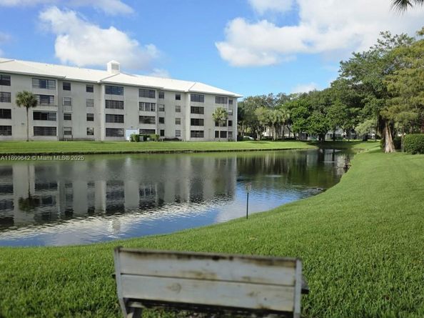 6073 Balboa Cir 204, Boca Raton FL 33433