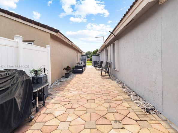 19020 NW 54th Ave, Miami Gardens FL 33055