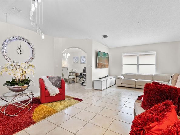 19020 NW 54th Ave, Miami Gardens FL 33055