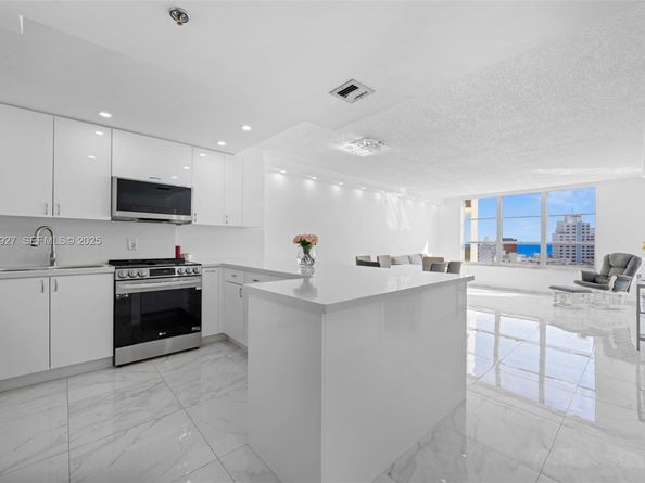 4101 Pine Tree Dr 919, Miami Beach FL 33140