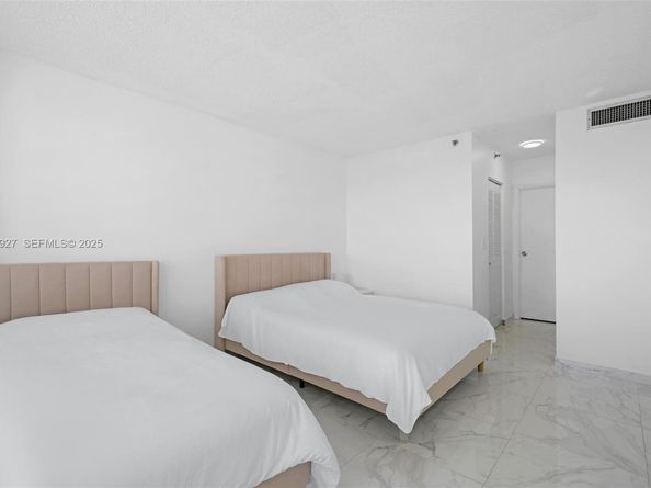 4101 Pine Tree Dr 919, Miami Beach FL 33140