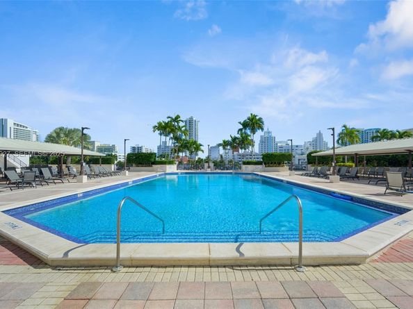 4101 Pine Tree Dr 919, Miami Beach FL 33140