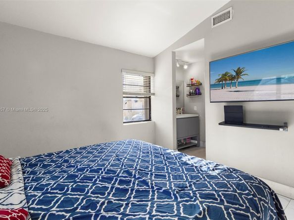 17214 NW 66th Ct, Hialeah FL 33015