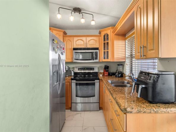 17214 NW 66th Ct, Hialeah FL 33015