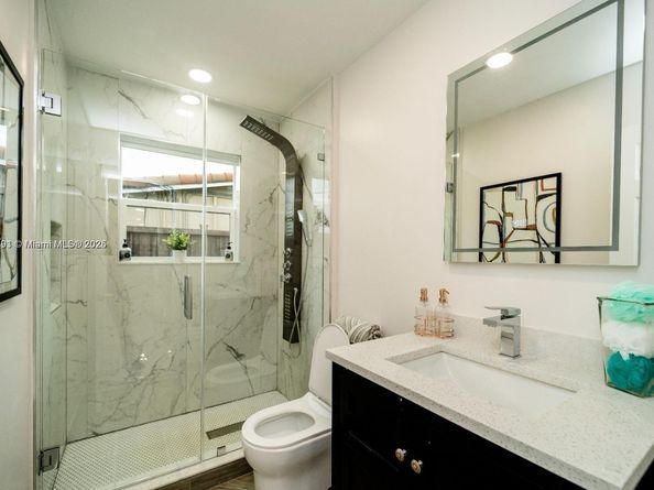 5820 SW 17th St, Plantation FL 33317