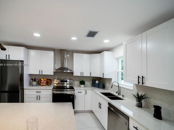 5820 SW 17th St, Plantation FL 33317