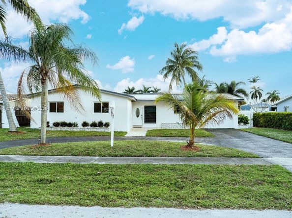 5820 SW 17th St, Plantation FL 33317