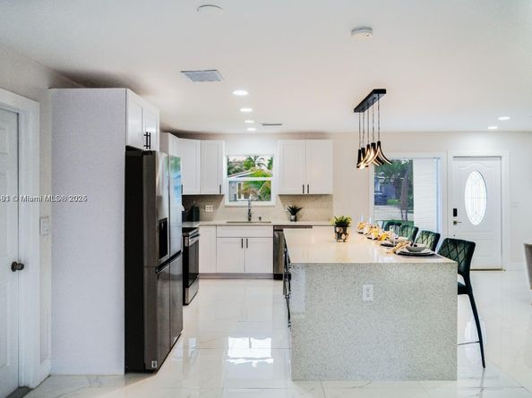 5820 SW 17th St, Plantation FL 33317