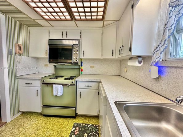 845 NE 127th St, North Miami FL 33161