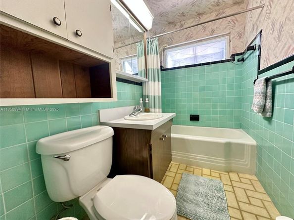 845 NE 127th St, North Miami FL 33161