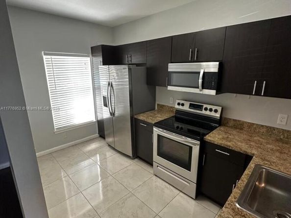 3145 SW 50th St 3145, Dania Beach FL 33312