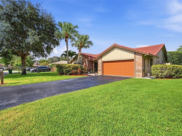 866 NW 110th Ave, Coral Springs FL 33071