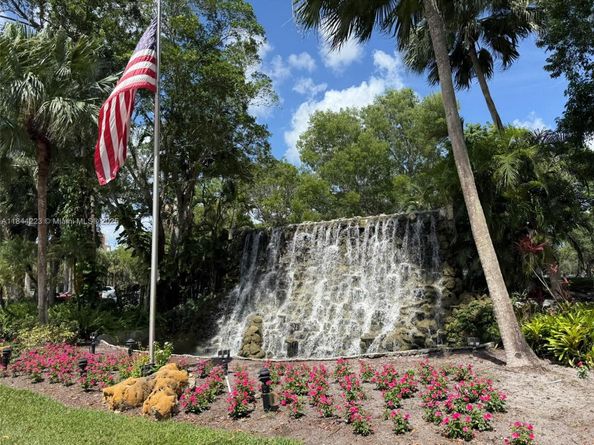 16400 Golf Club Rd 111, Weston FL 33326