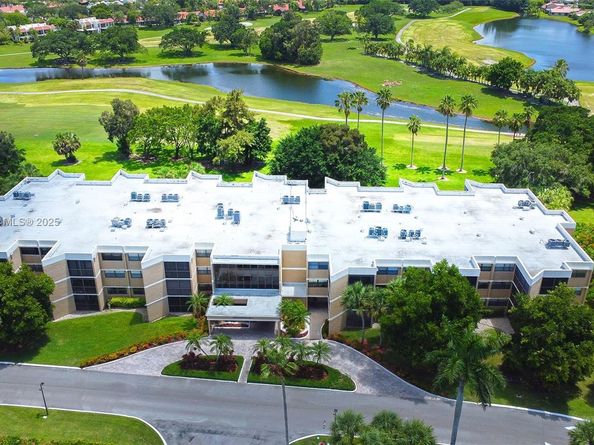 16400 Golf Club Rd 111, Weston FL 33326
