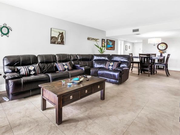 16400 Golf Club Rd 111, Weston FL 33326