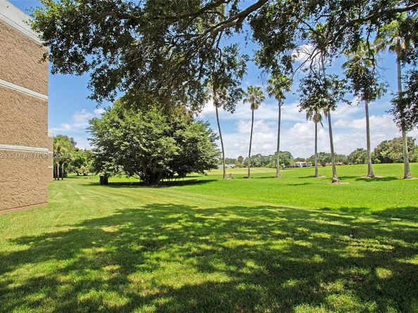 16400 Golf Club Rd 111, Weston FL 33326