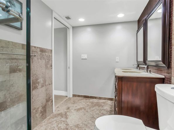 16400 Golf Club Rd 111, Weston FL 33326