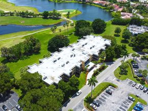 16400 Golf Club Rd 111, Weston FL 33326