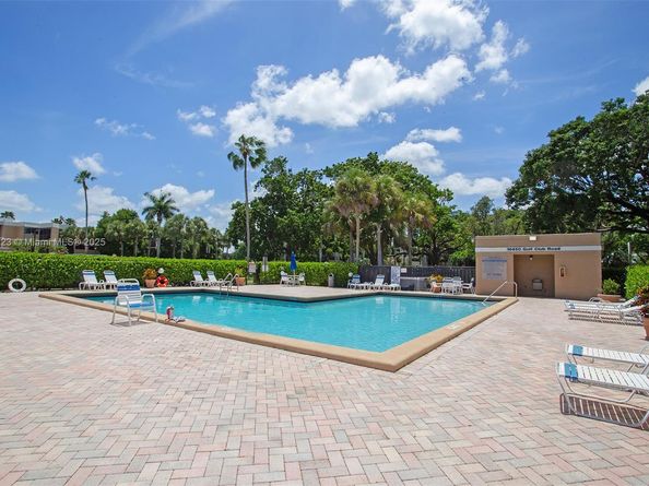 16400 Golf Club Rd 111, Weston FL 33326