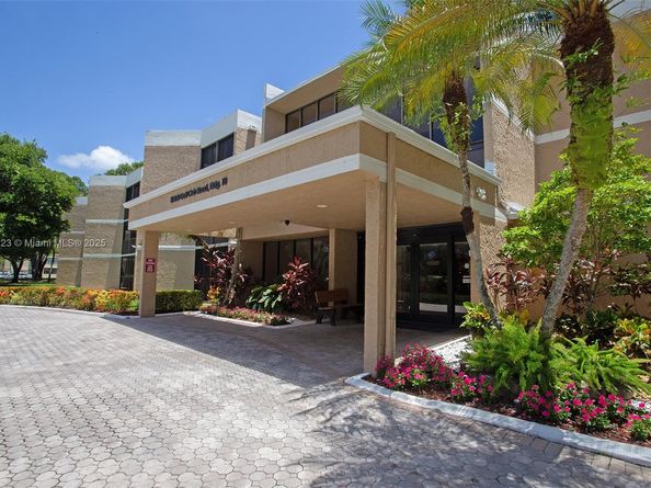 16400 Golf Club Rd 111, Weston FL 33326
