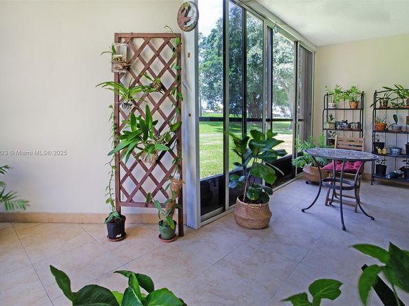16400 Golf Club Rd 111, Weston FL 33326