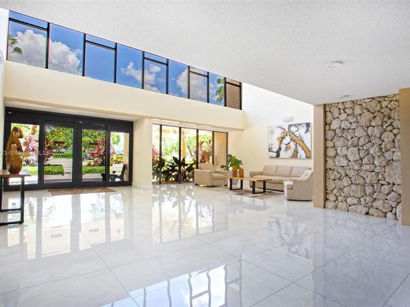 16400 Golf Club Rd 111, Weston FL 33326