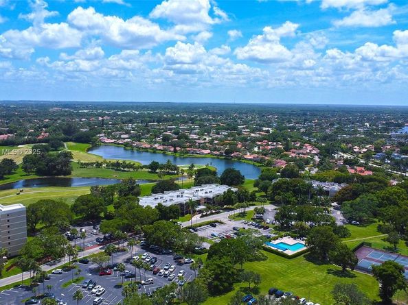 16400 Golf Club Rd 111, Weston FL 33326