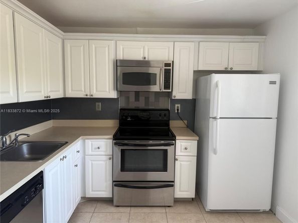 731 N Pine Island Rd 306, Plantation FL 33324