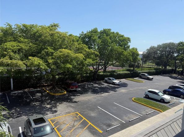 731 N Pine Island Rd 306, Plantation FL 33324