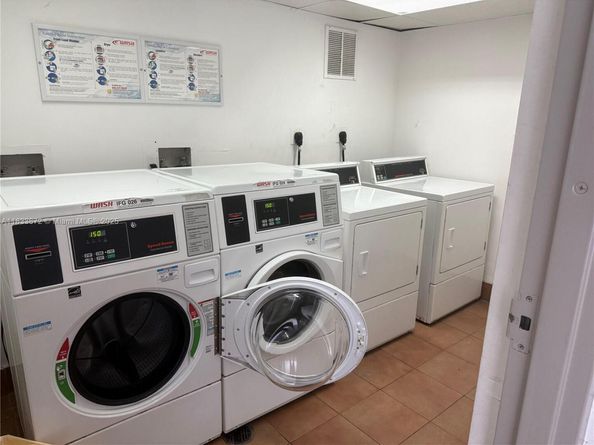 731 N Pine Island Rd 306, Plantation FL 33324