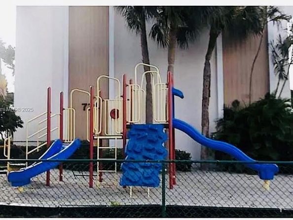 731 N Pine Island Rd 306, Plantation FL 33324